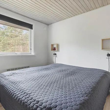2703-nexo-strandmolleskoven-1 * Vester Somarken